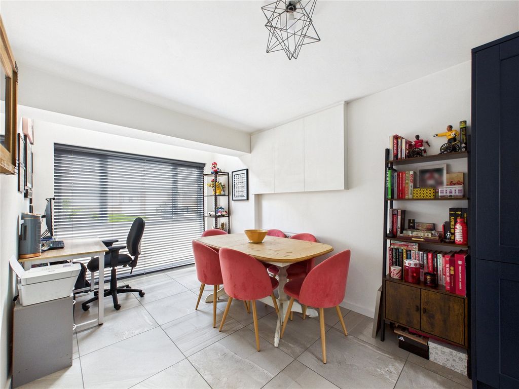 Property photo 3 of 16 Picture No. 10