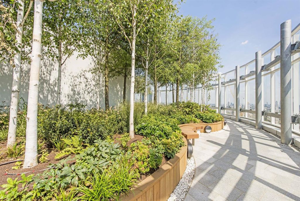 Property photo 3 of 21 Sky Garden