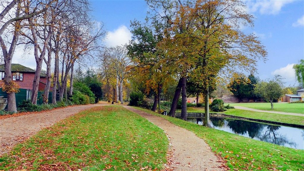 Property photo 3 of 7 Valentines Park