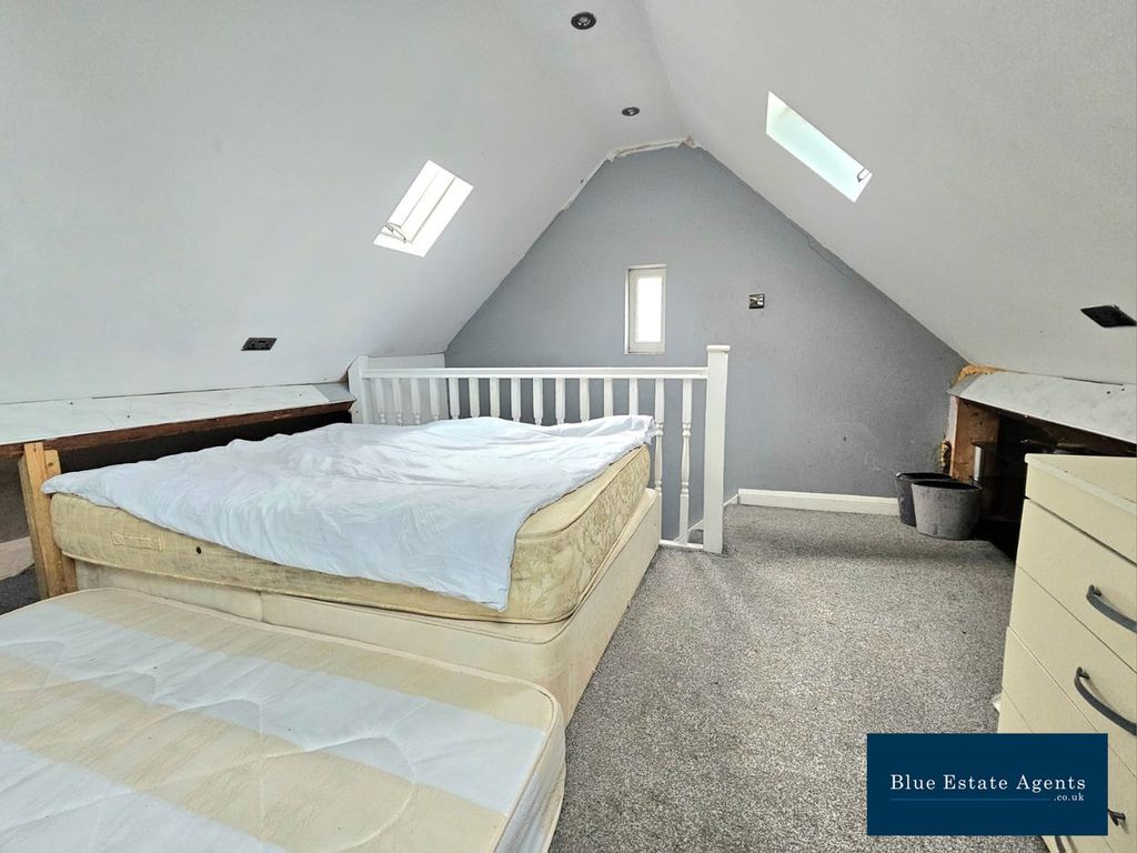 Property photo 2 of 6 Double Bedroom