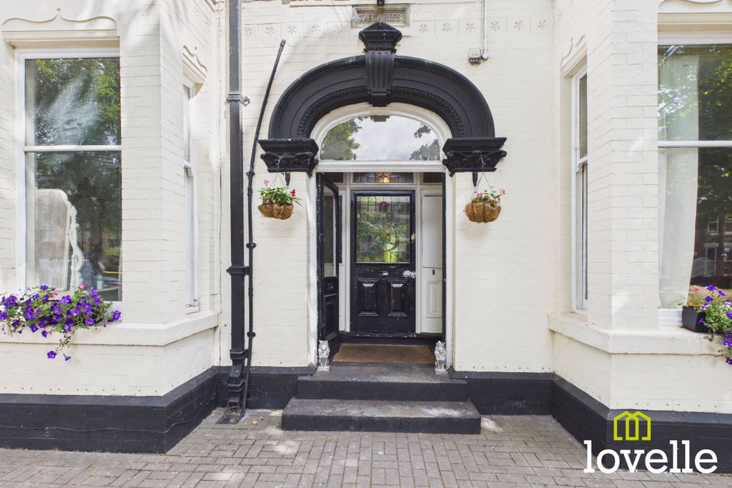 Property photo 3 of 59