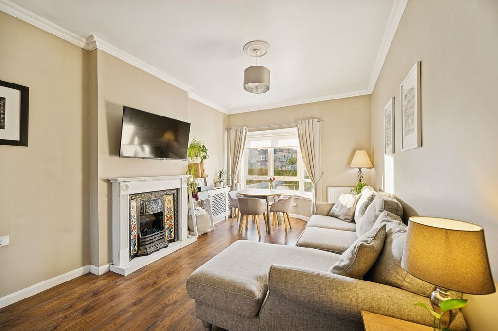 Property photo 2 of 28