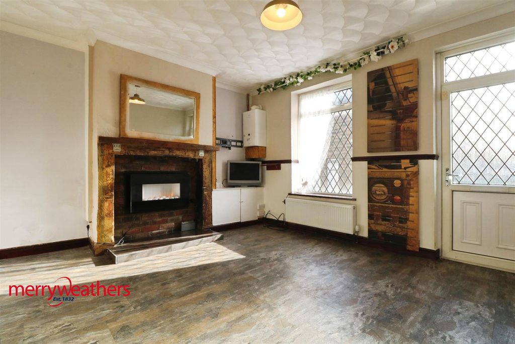 Property photo 2 of 11 Lounge