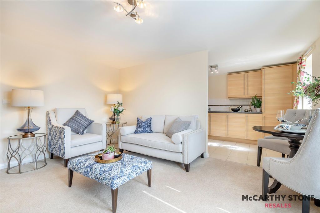 Property photo 3 of 14 8620456-Interior11.Jpg