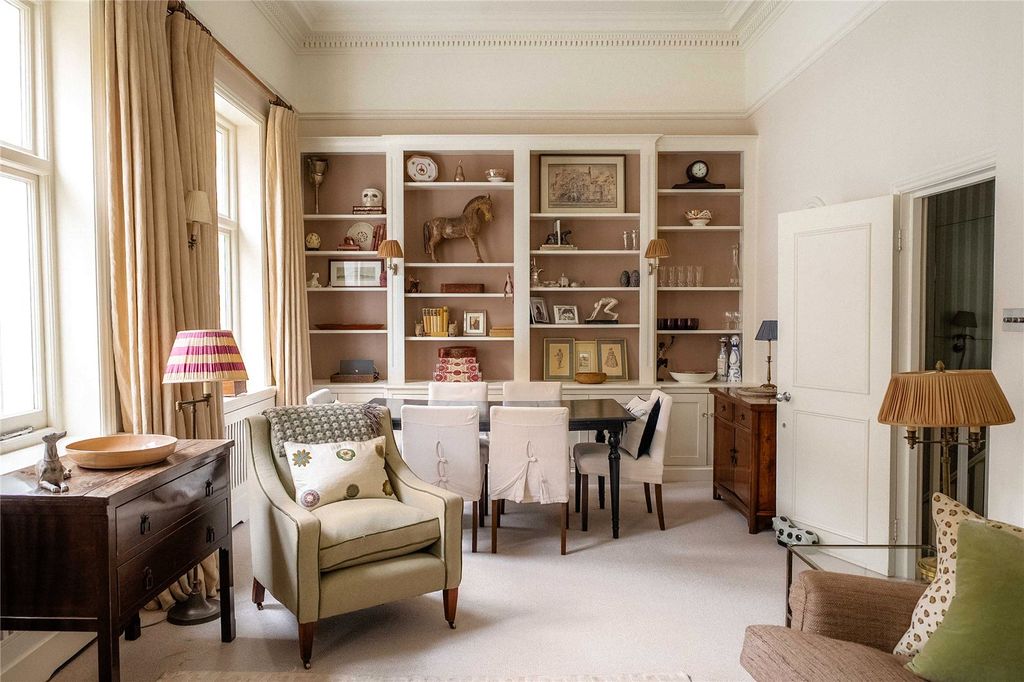 Property photo 2 of 20 Living Room