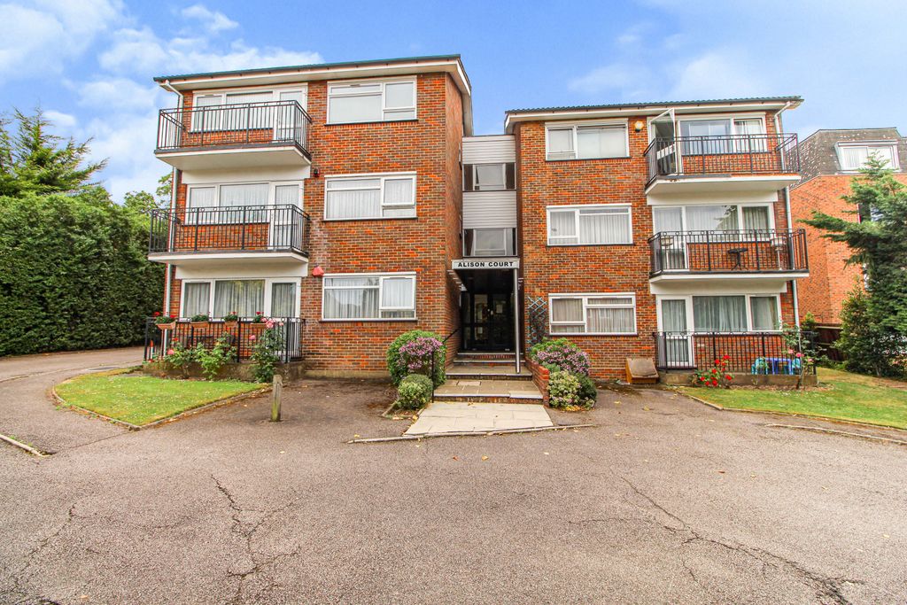 Property photo 1 of 20 Two Double Bedroom Top Floor Flat To Rent