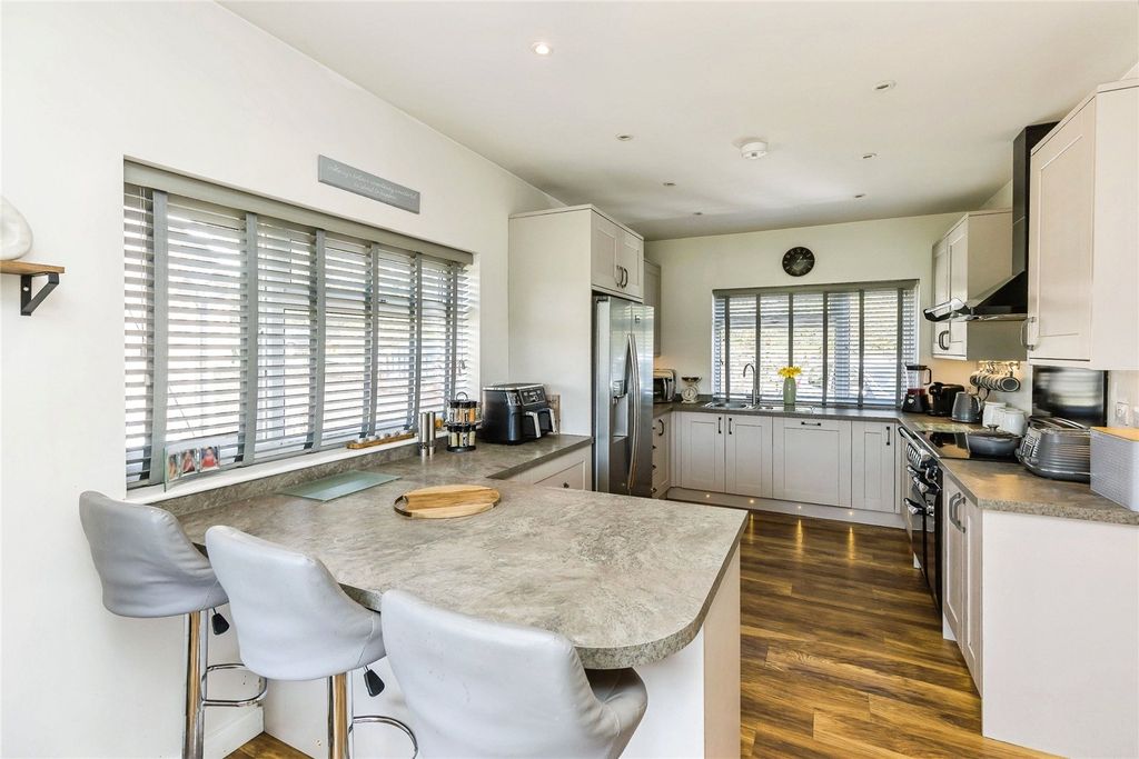 Property photo 3 of 28 Kitchen/Diner