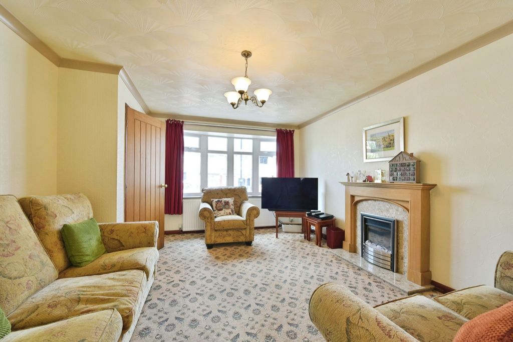 Property photo 3 of 17 Photo