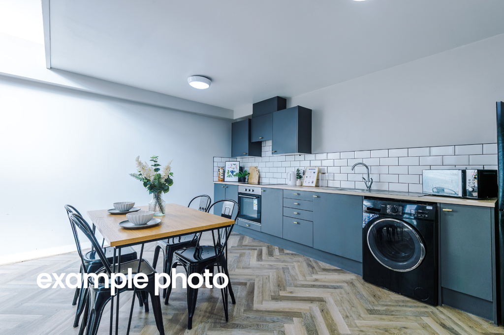 Property photo 1 of 7 Photo 0