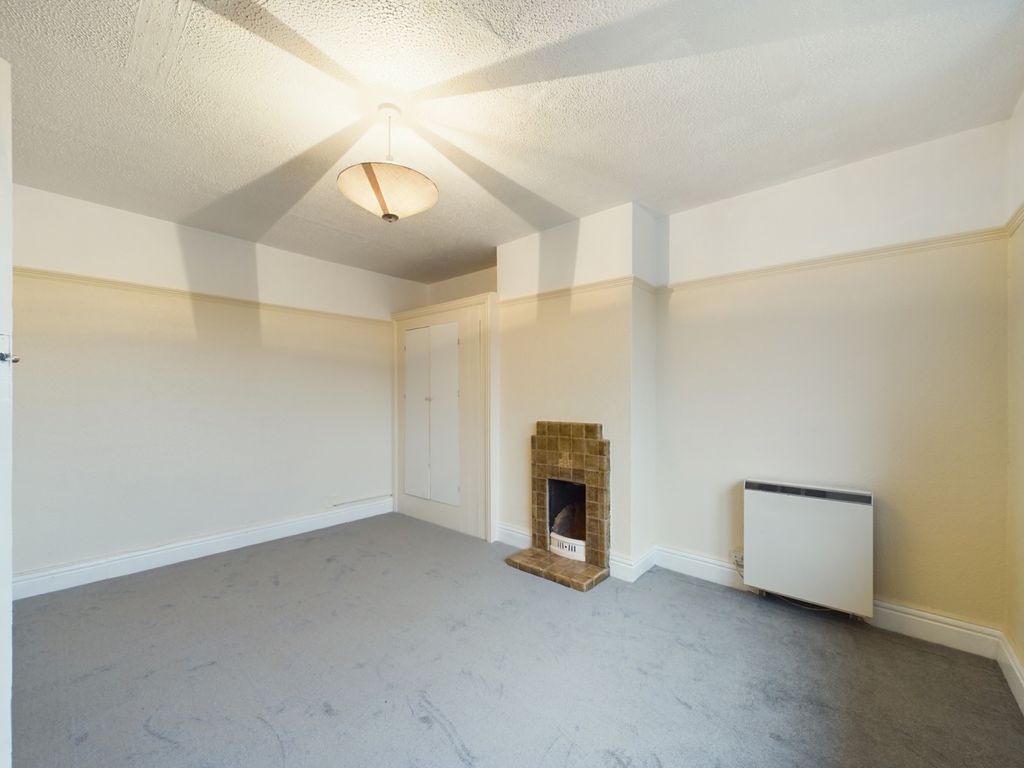 Property photo 2 of 4 Living Room