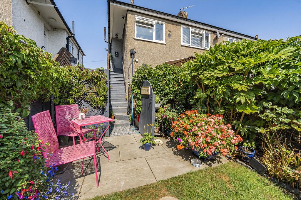 Property photo 2 of 23 Garden