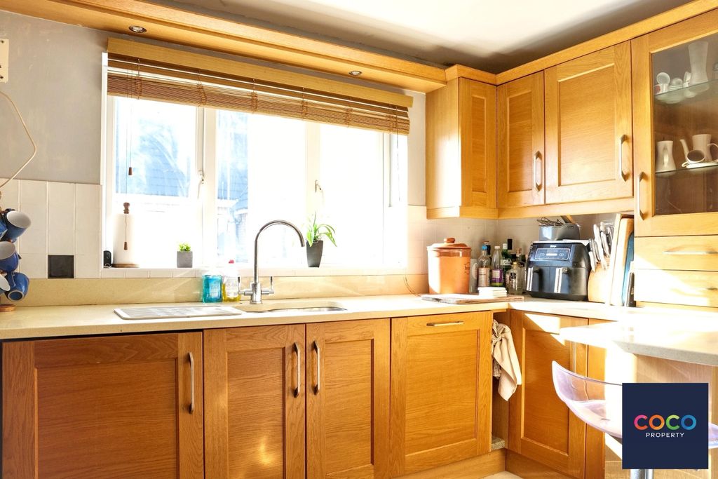 Property photo 3 of 12 4773112