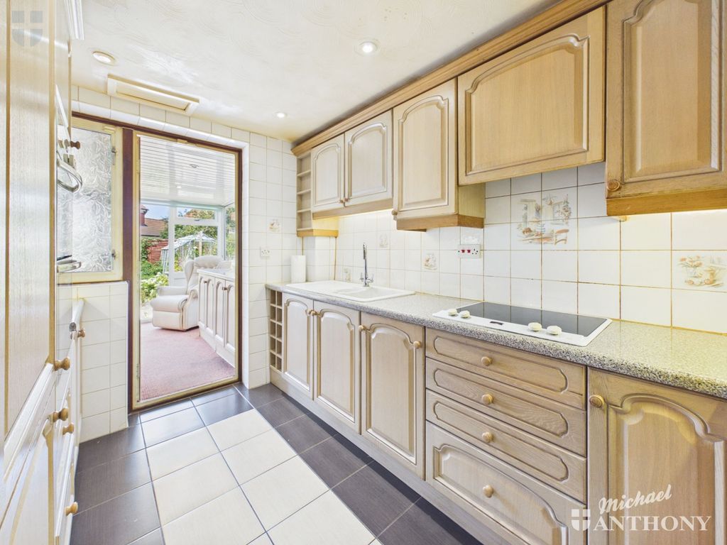 Property photo 3 of 13 Cam03852G0-Pr0675-Still004