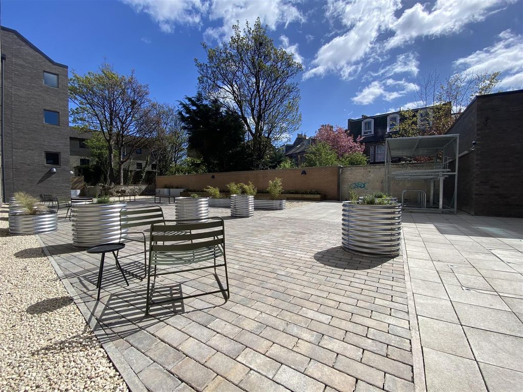 Property photo 1 of 25