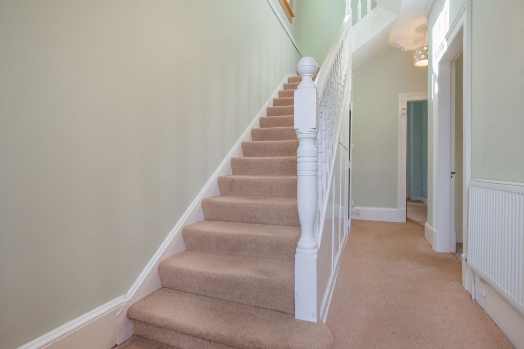 Property photo 2 of 31
