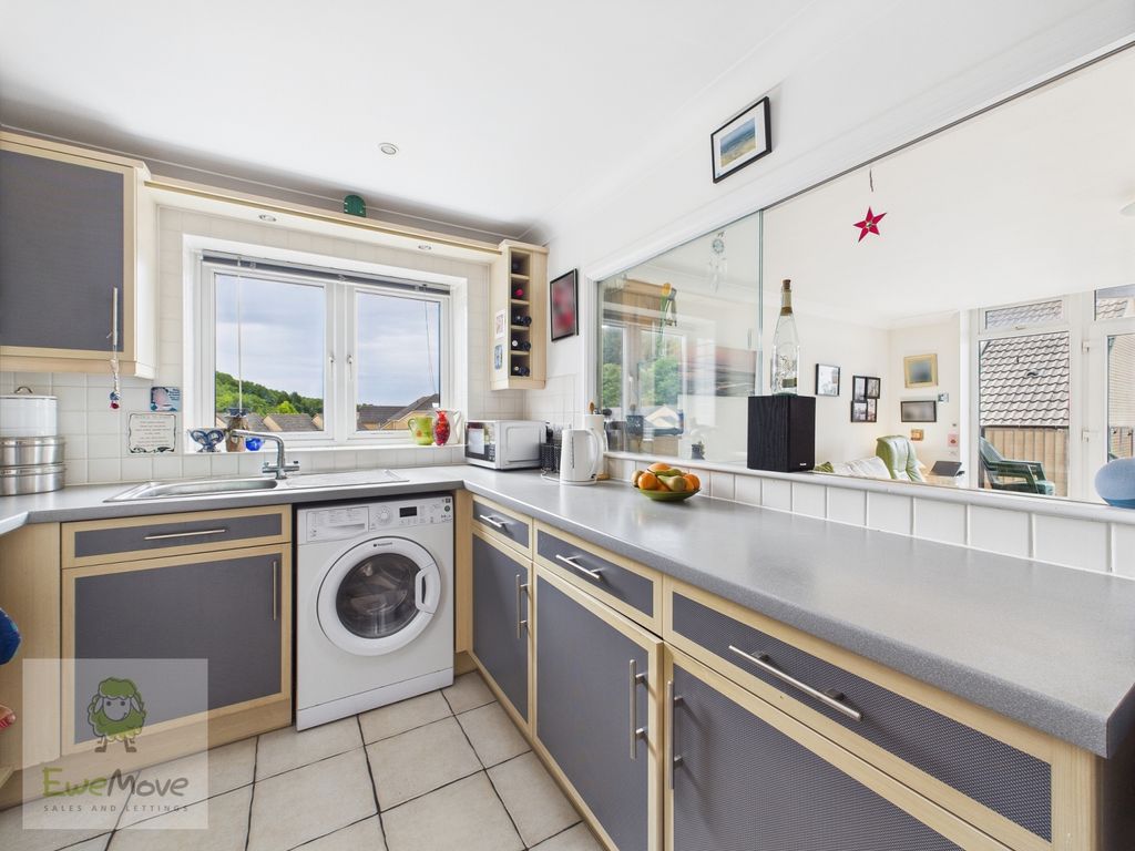 Property photo 2 of 18 Kitchen
