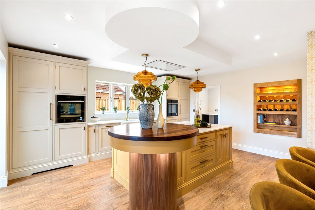 Property photo 2 of 16 Kitchen