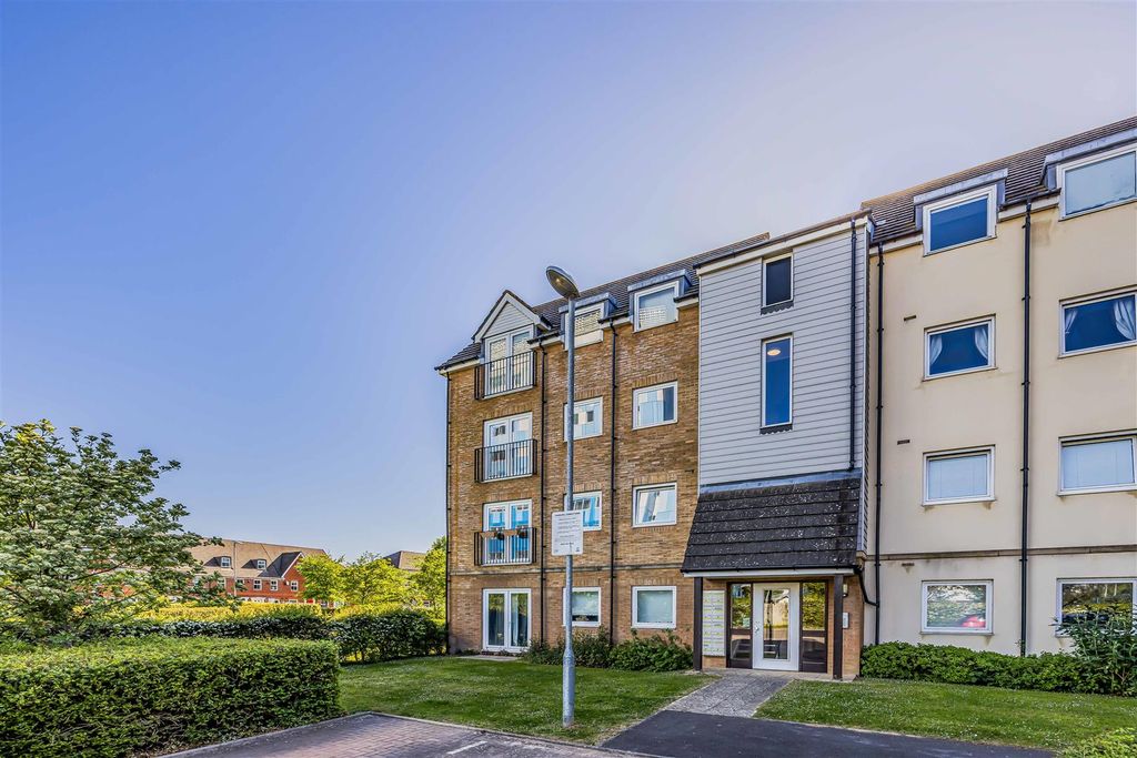 Property photo 1 of 14 Flat 12, Chapter House, Tudor Crescent, Cosham-Sma