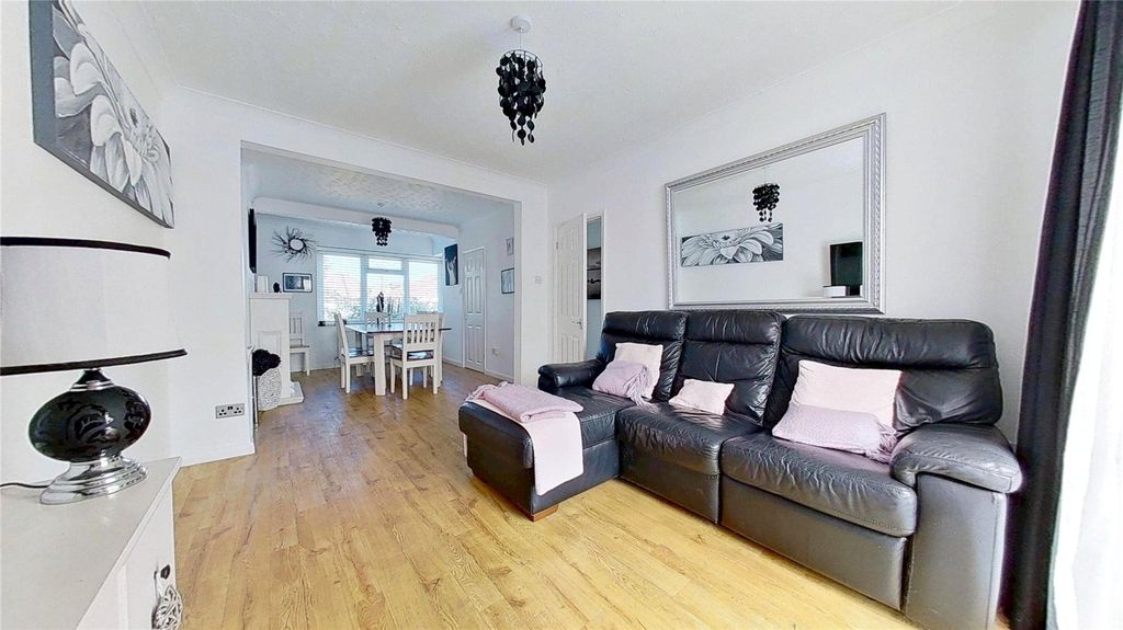 Property photo 2 of 19 Picture No. 11
