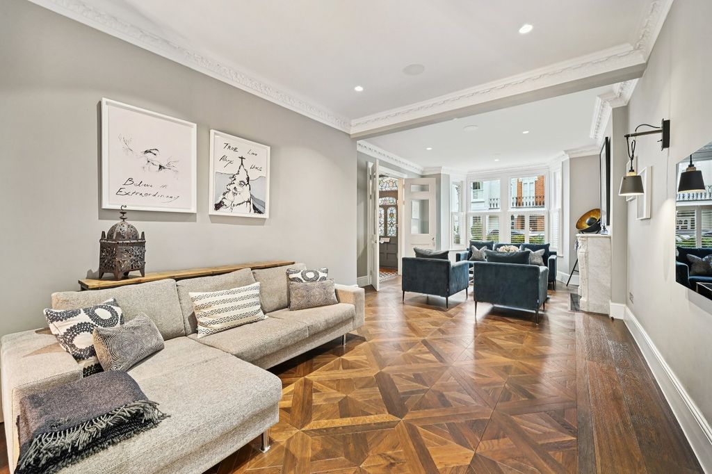 Property photo 3 of 32 Reception Room