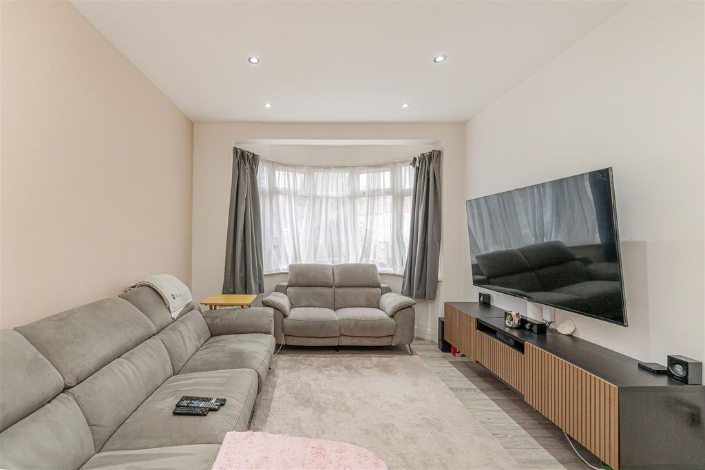 Property photo 3 of 25