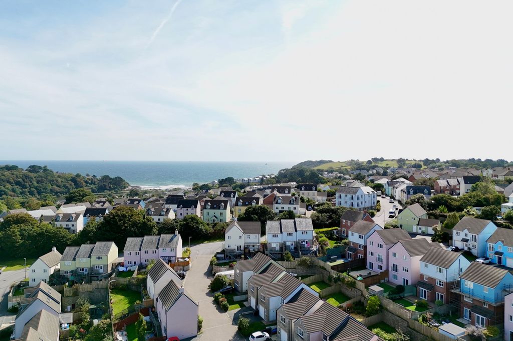 Property photo 2 of 21