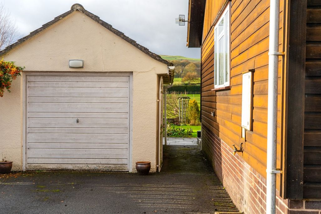 Property photo 3 of 25