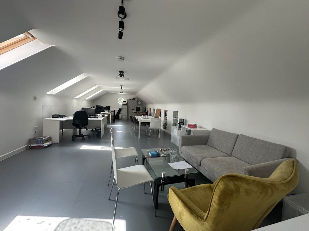 Property photo 3 of 6 Office