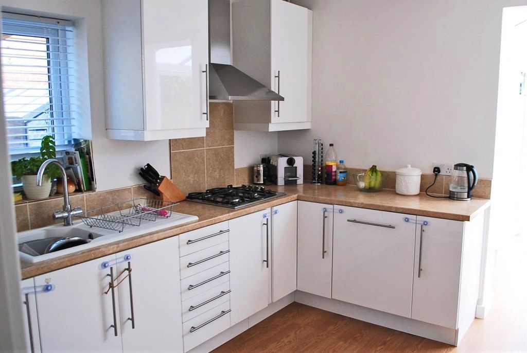 Property photo 2 of 5 Kitchen