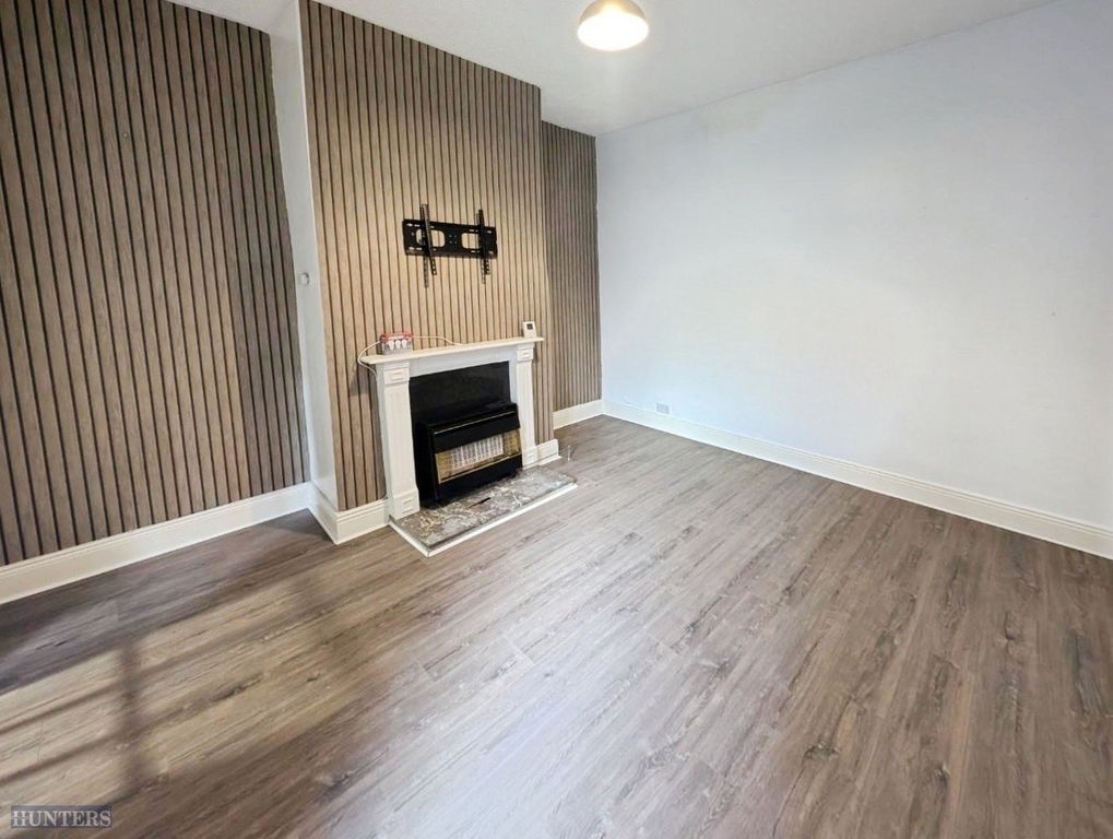 Property photo 3 of 8 Pbox-Living_Room-334081.Jpg