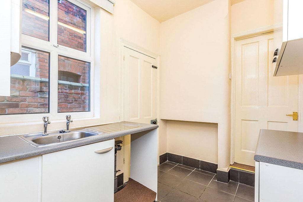 Property photo 2 of 8 Kitchen