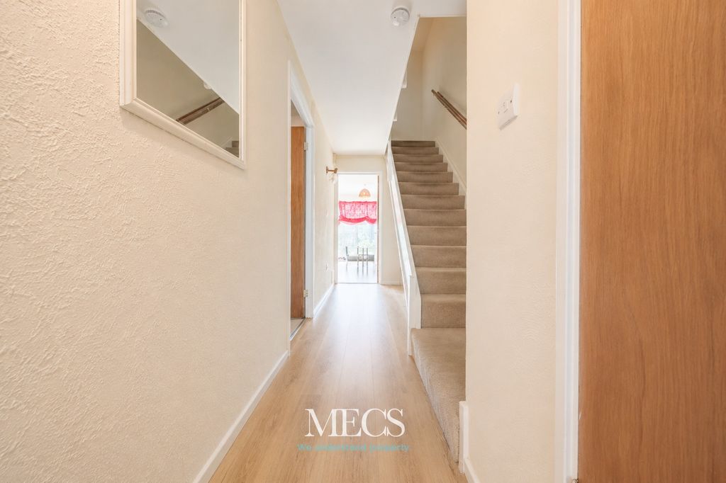 Property photo 2 of 10 1938463