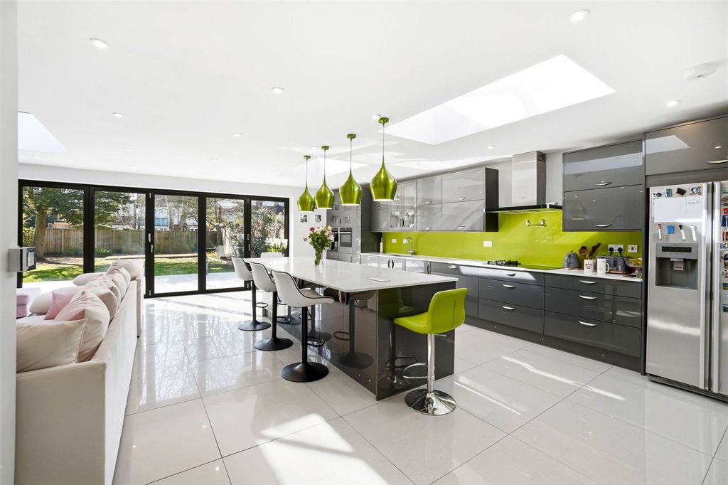 Property photo 2 of 16 Picture No. 13