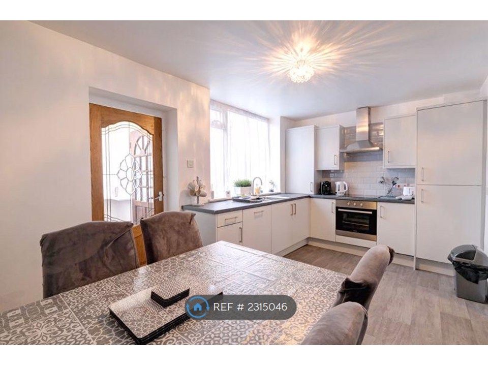 Property photo 2 of 9 Kitchen