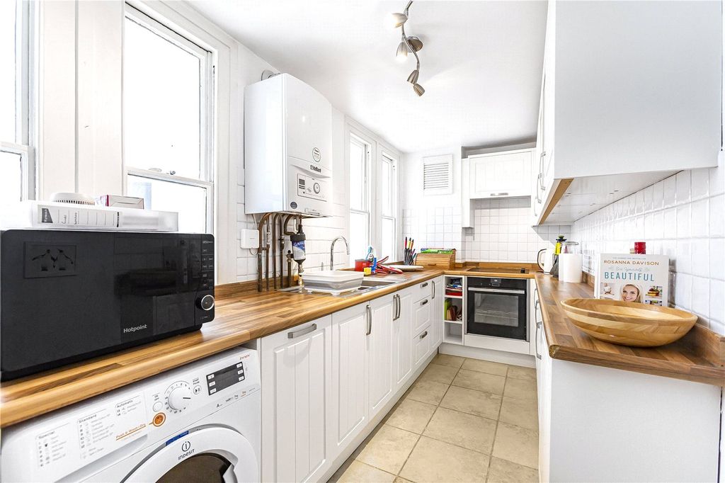 Property photo 2 of 11 Kitchen