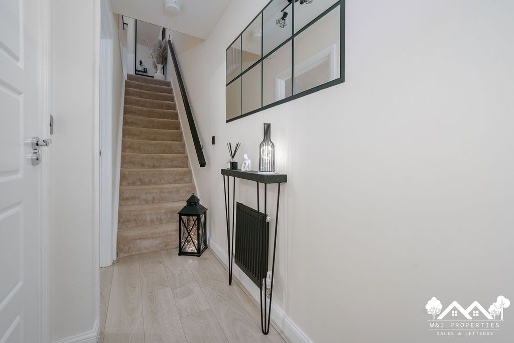 Property photo 2 of 34