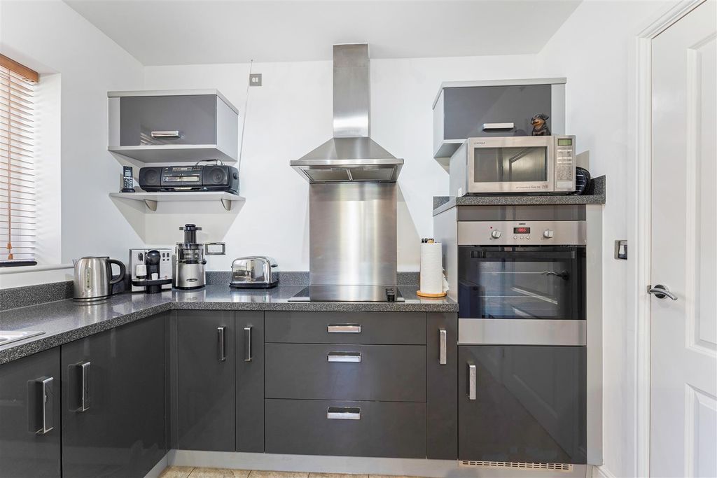 Property photo 3 of 16 Kitchen1.Jpg
