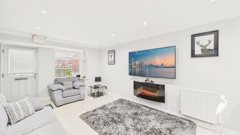 Property photo 2 of 20 Lounge