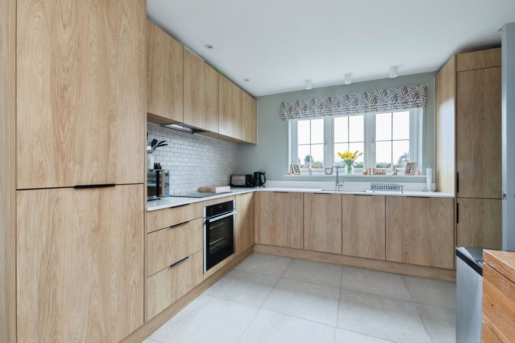 Property photo 3 of 20 Pbox-Img.Jpg