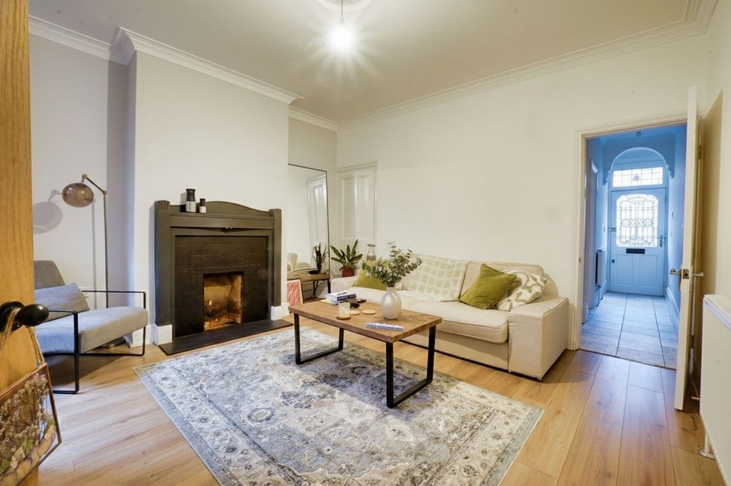 Property photo 2 of 31