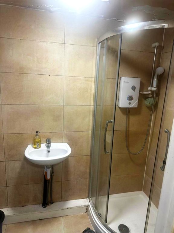 Property photo 3 of 3 Shower/wc