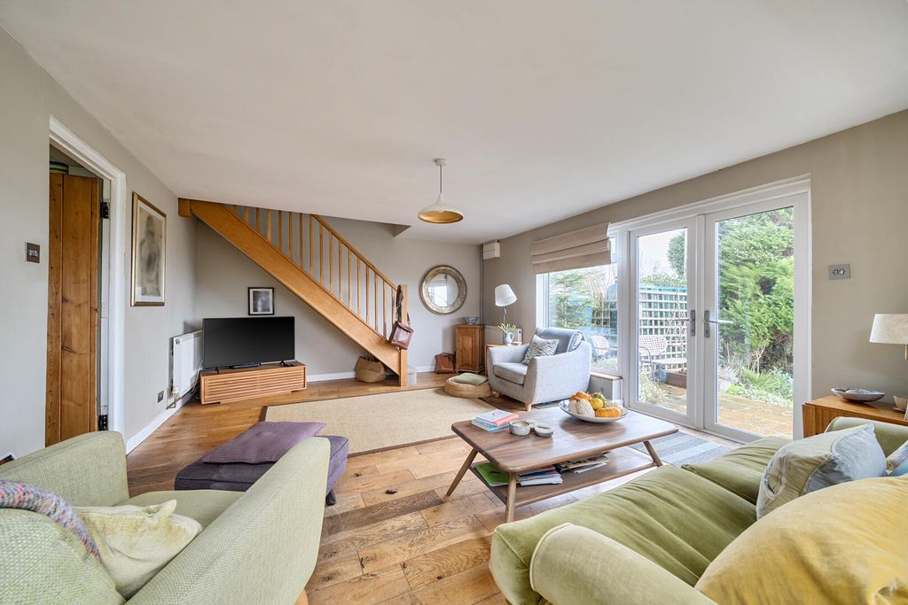 Property photo 2 of 21 Living Room