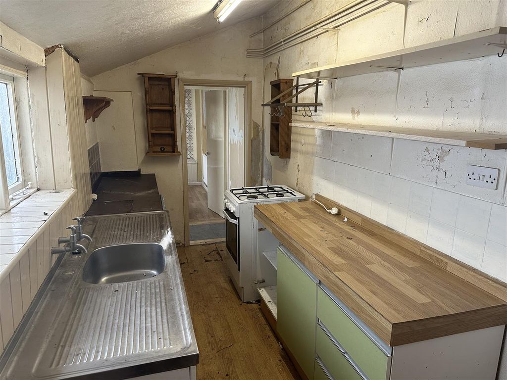 Property photo 3 of 7 Grecian 5.Jpeg