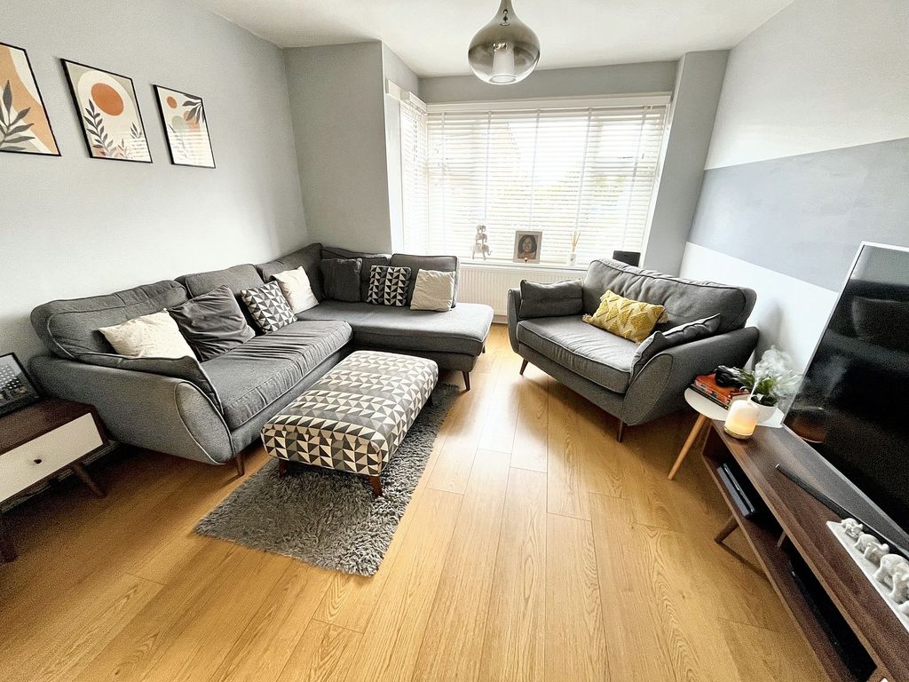 Property photo 2 of 25