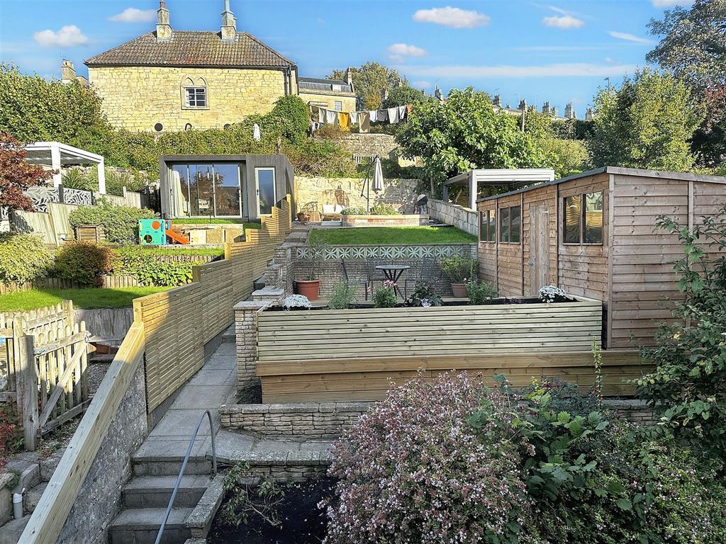 Property photo 3 of 17 Garden