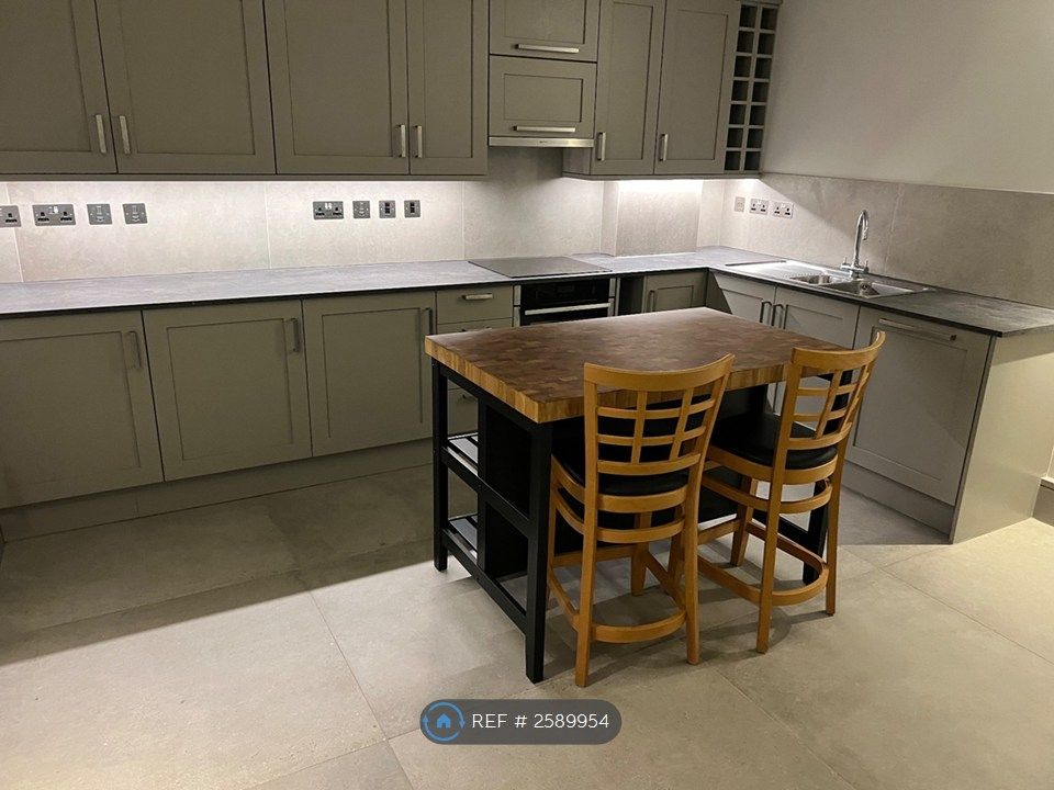 Property photo 3 of 16 Kitchen