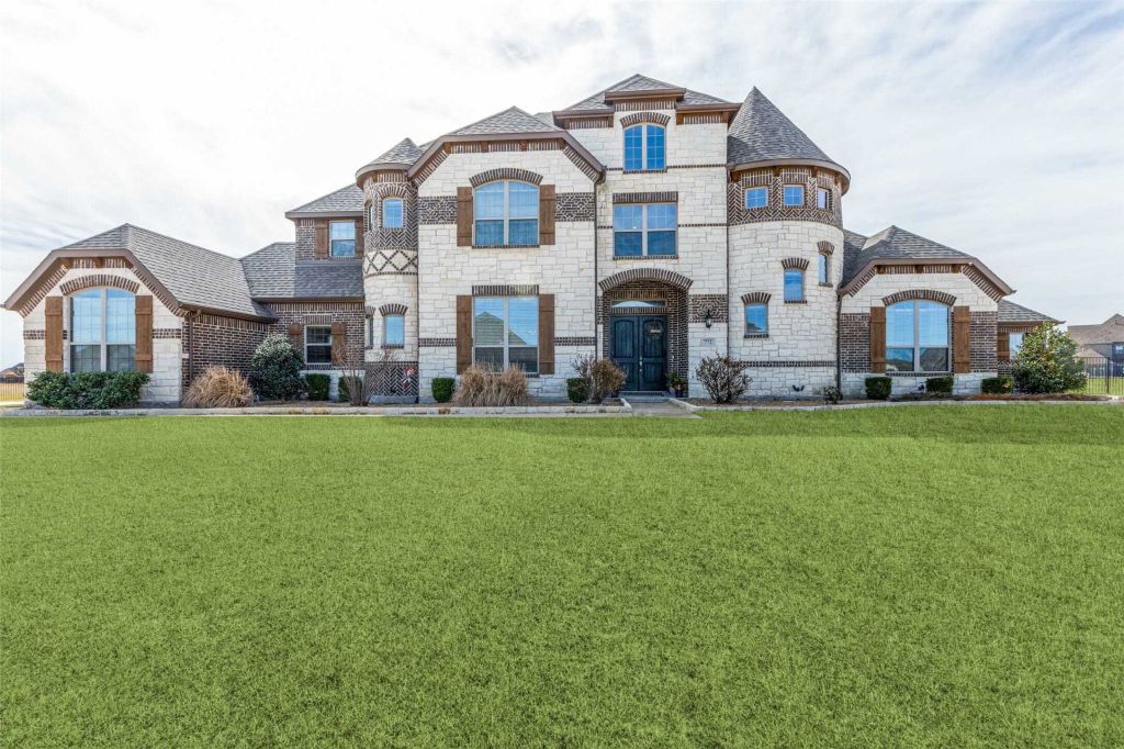 Property photo 1 of 31