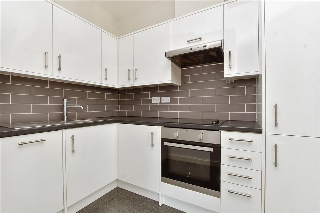 Property photo 3 of 18 Lounge / Kitchen
