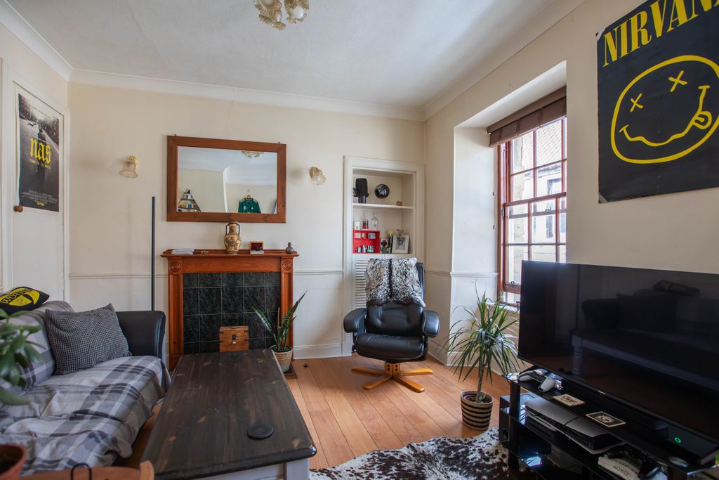 Property photo 2 of 16 Lounge 1