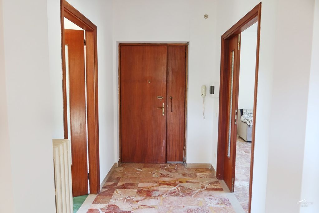 Property photo 2 of 35